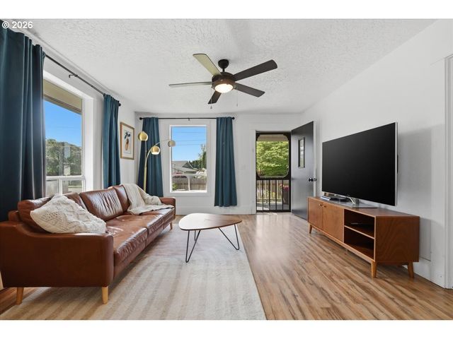 1023 B St, Washougal, WA 98671