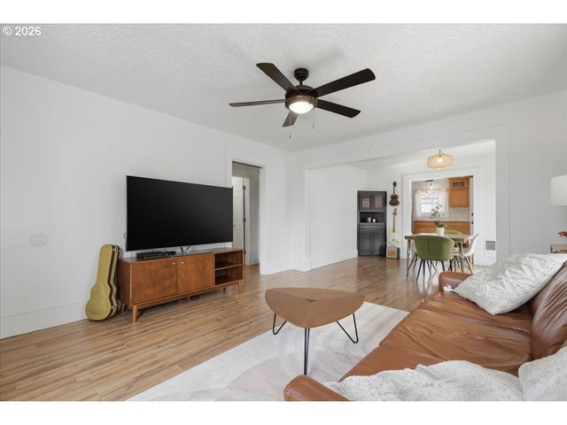 1023 B St, Washougal, WA 98671