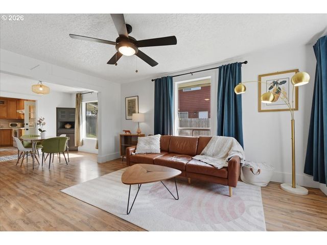 1023 B St, Washougal, WA 98671
