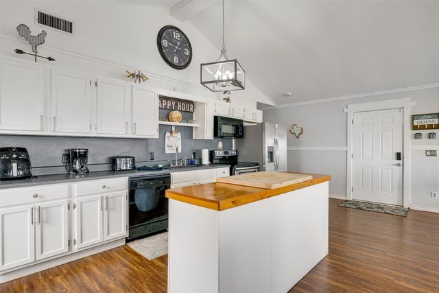 1067 Beachside Drive, Chandler, TX 75758