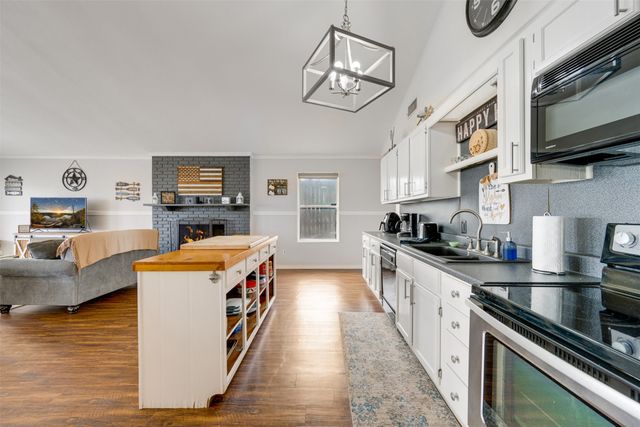 1067 Beachside Drive, Chandler, TX 75758