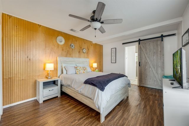 1067 Beachside Drive, Chandler, TX 75758