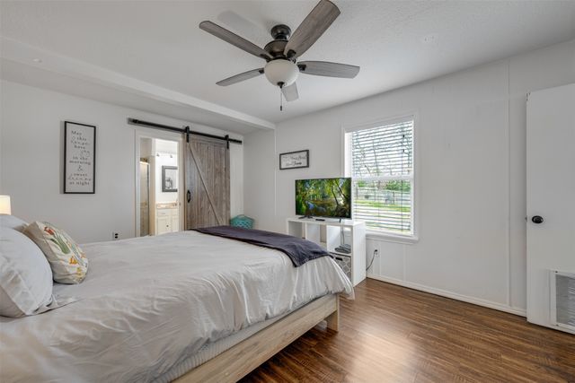 1067 Beachside Drive, Chandler, TX 75758