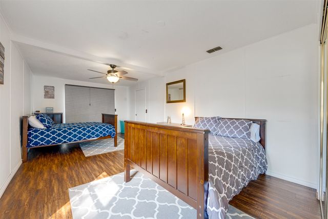 1067 Beachside Drive, Chandler, TX 75758