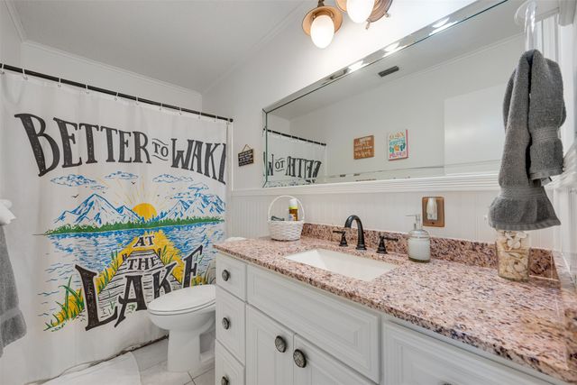 1067 Beachside Drive, Chandler, TX 75758