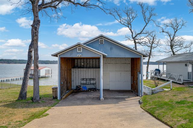 1067 Beachside Drive, Chandler, TX 75758