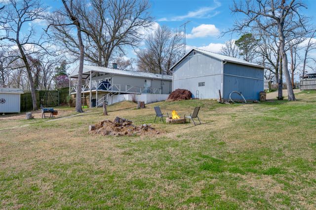 1067 Beachside Drive, Chandler, TX 75758