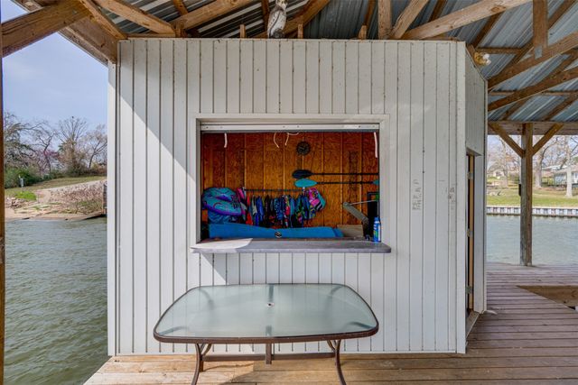 1067 Beachside Drive, Chandler, TX 75758