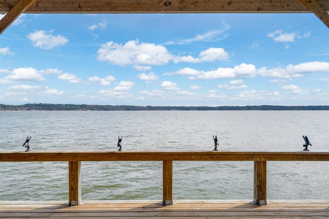 1067 Beachside Drive, Chandler, TX 75758