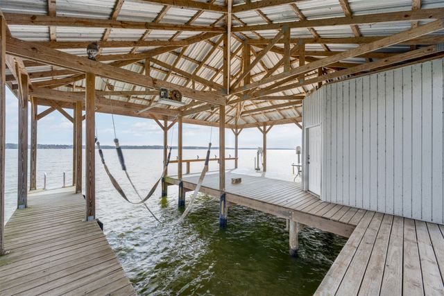 1067 Beachside Drive, Chandler, TX 75758