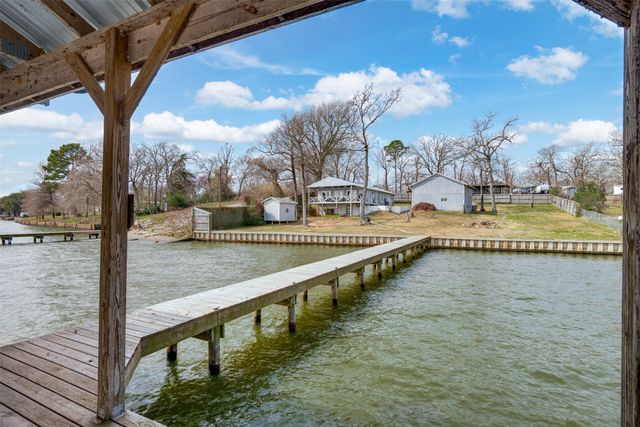 1067 Beachside Drive, Chandler, TX 75758