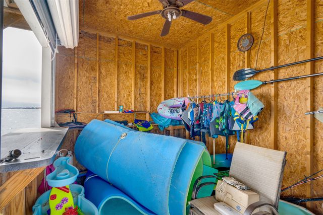 1067 Beachside Drive, Chandler, TX 75758