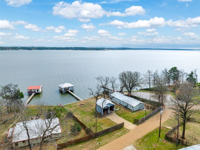 1067 Beachside Drive, Chandler, TX 75758