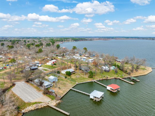 1067 Beachside Drive, Chandler, TX 75758