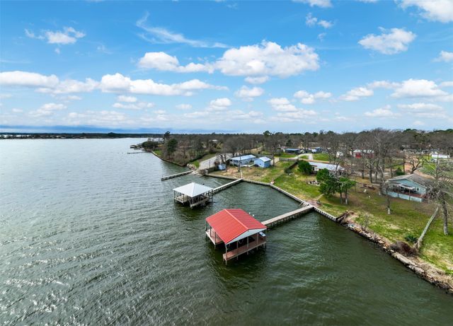 1067 Beachside Drive, Chandler, TX 75758