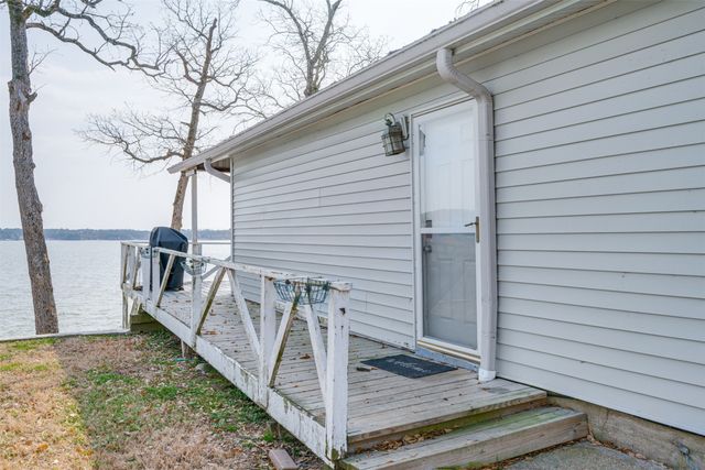 1067 Beachside Drive, Chandler, TX 75758