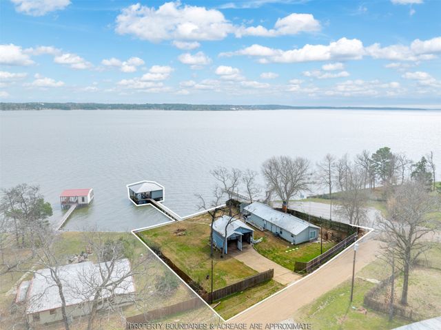 1067 Beachside Drive, Chandler, TX 75758