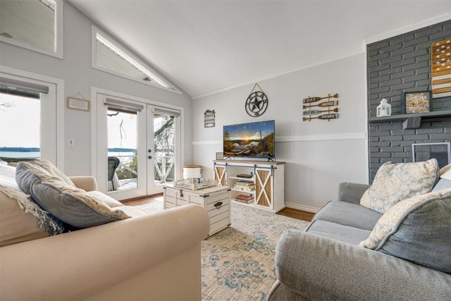 1067 Beachside Drive, Chandler, TX 75758