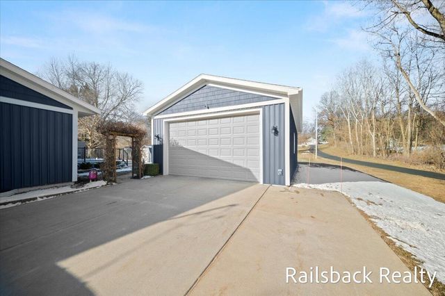 4901 Pinedell Avenue NE, Comstock Park, MI 49321