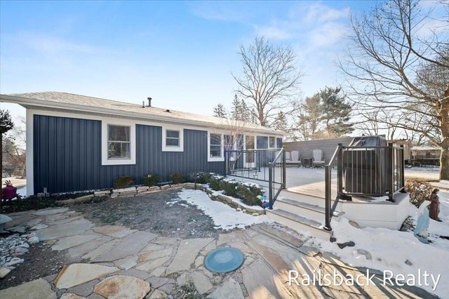 4901 Pinedell Avenue NE, Comstock Park, MI 49321