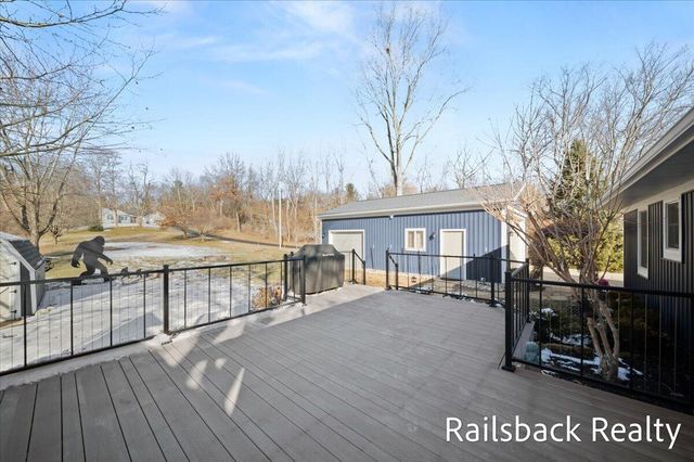 4901 Pinedell Avenue NE, Comstock Park, MI 49321