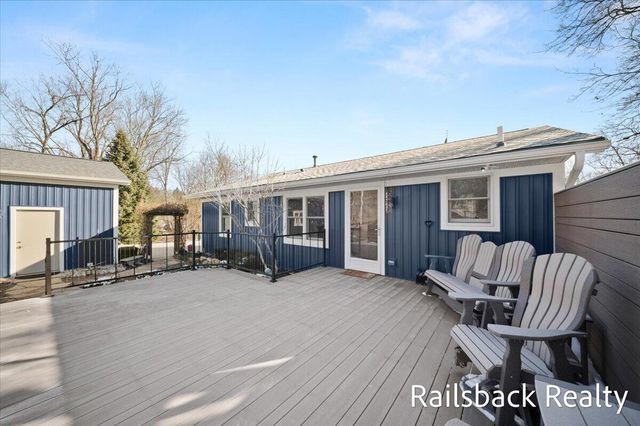 4901 Pinedell Avenue NE, Comstock Park, MI 49321