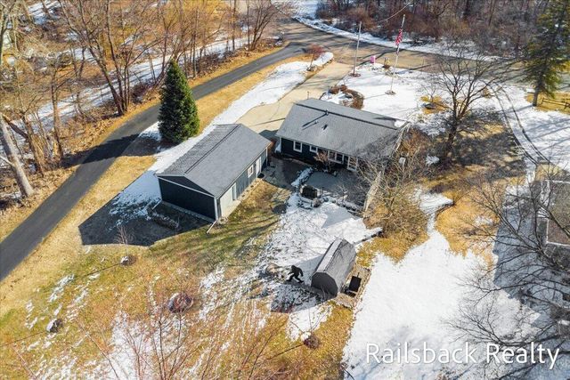 4901 Pinedell Avenue NE, Comstock Park, MI 49321