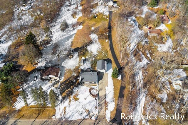 4901 Pinedell Avenue NE, Comstock Park, MI 49321