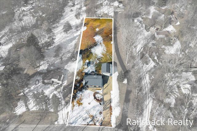 4901 Pinedell Avenue NE, Comstock Park, MI 49321