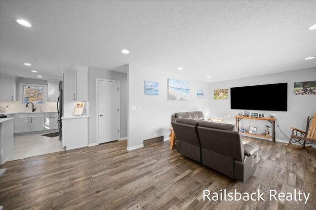 4901 Pinedell Avenue NE, Comstock Park, MI 49321