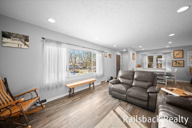 4901 Pinedell Avenue NE, Comstock Park, MI 49321