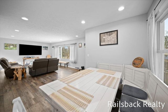 4901 Pinedell Avenue NE, Comstock Park, MI 49321