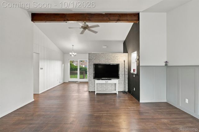 32965 Cloverdale Avenue N, Farmington, MI 48336