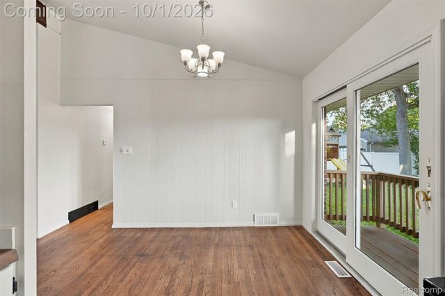 32965 Cloverdale Avenue N, Farmington, MI 48336