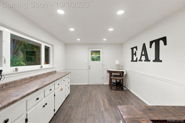 32965 Cloverdale Avenue N, Farmington, MI 48336