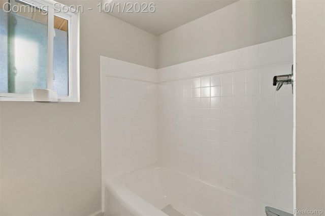 32965 Cloverdale Avenue N, Farmington, MI 48336