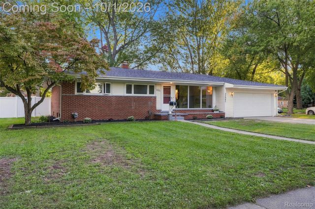 32965 Cloverdale Avenue N, Farmington, MI 48336