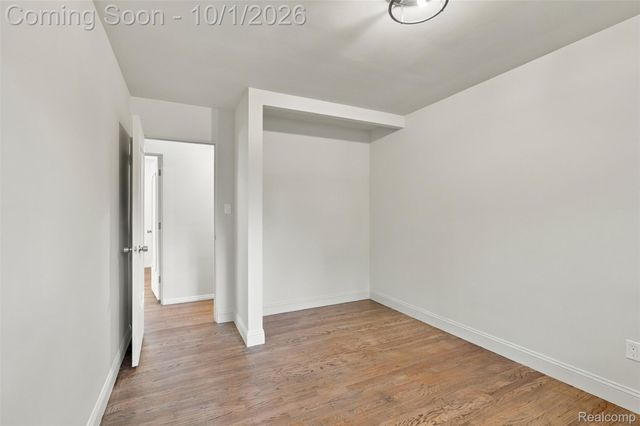 32965 Cloverdale Avenue N, Farmington, MI 48336