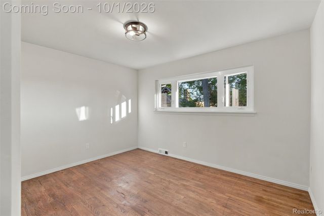 32965 Cloverdale Avenue N, Farmington, MI 48336