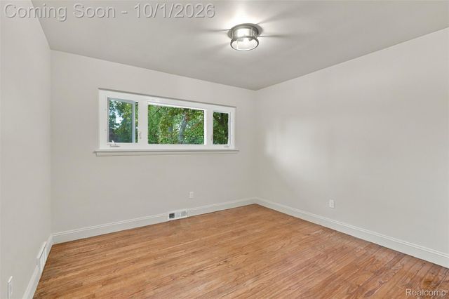 32965 Cloverdale Avenue N, Farmington, MI 48336