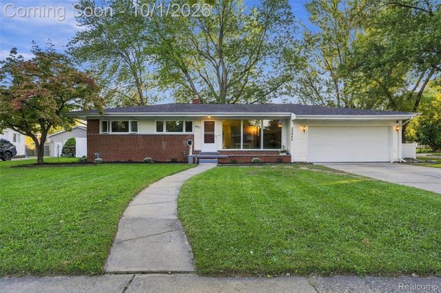 32965 Cloverdale Avenue N, Farmington, MI 48336