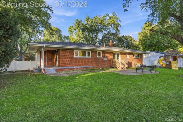 32965 Cloverdale Avenue N, Farmington, MI 48336