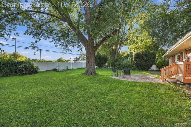 32965 Cloverdale Avenue N, Farmington, MI 48336