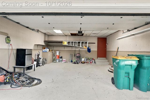 32965 Cloverdale Avenue N, Farmington, MI 48336