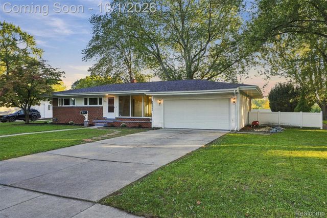 32965 Cloverdale Avenue N, Farmington, MI 48336
