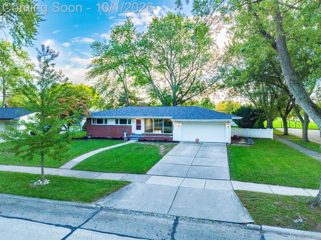 32965 Cloverdale Avenue N, Farmington, MI 48336