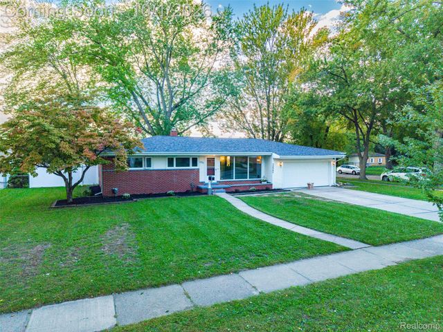 32965 Cloverdale Avenue N, Farmington, MI 48336