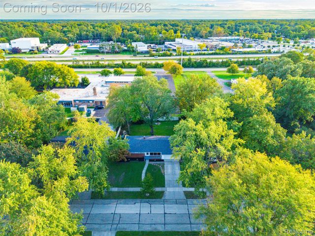 32965 Cloverdale Avenue N, Farmington, MI 48336