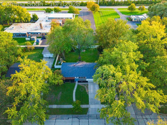 32965 Cloverdale Avenue N, Farmington, MI 48336