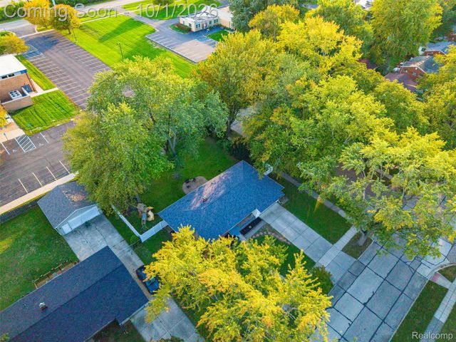 32965 Cloverdale Avenue N, Farmington, MI 48336